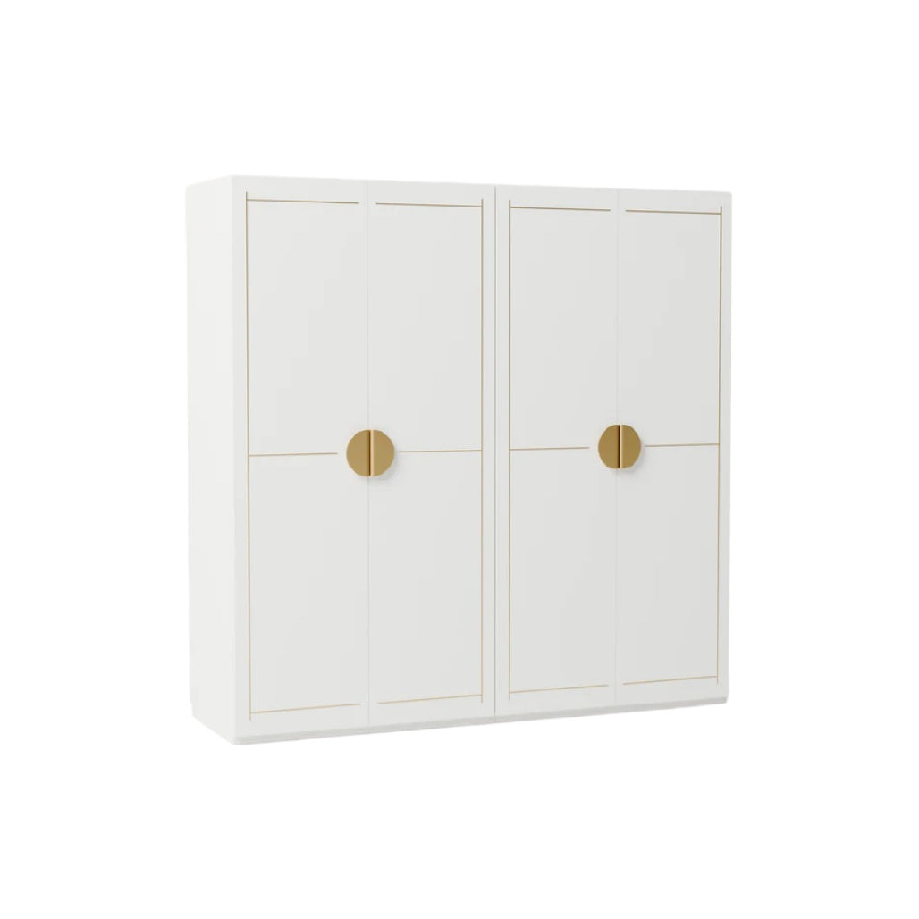 Schlichtes weißes Schrankdesign mit goldenen Griffen